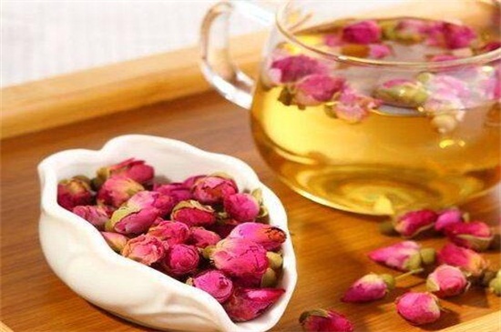 柠檬<a href='https://www.861230.com/guanhuazhiwu/6595.html' target='_blank'><u>玫瑰</u></a>花茶